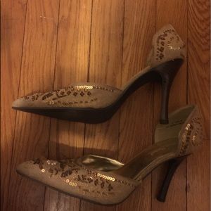 New. Size 10. Gold pumps. With tag.